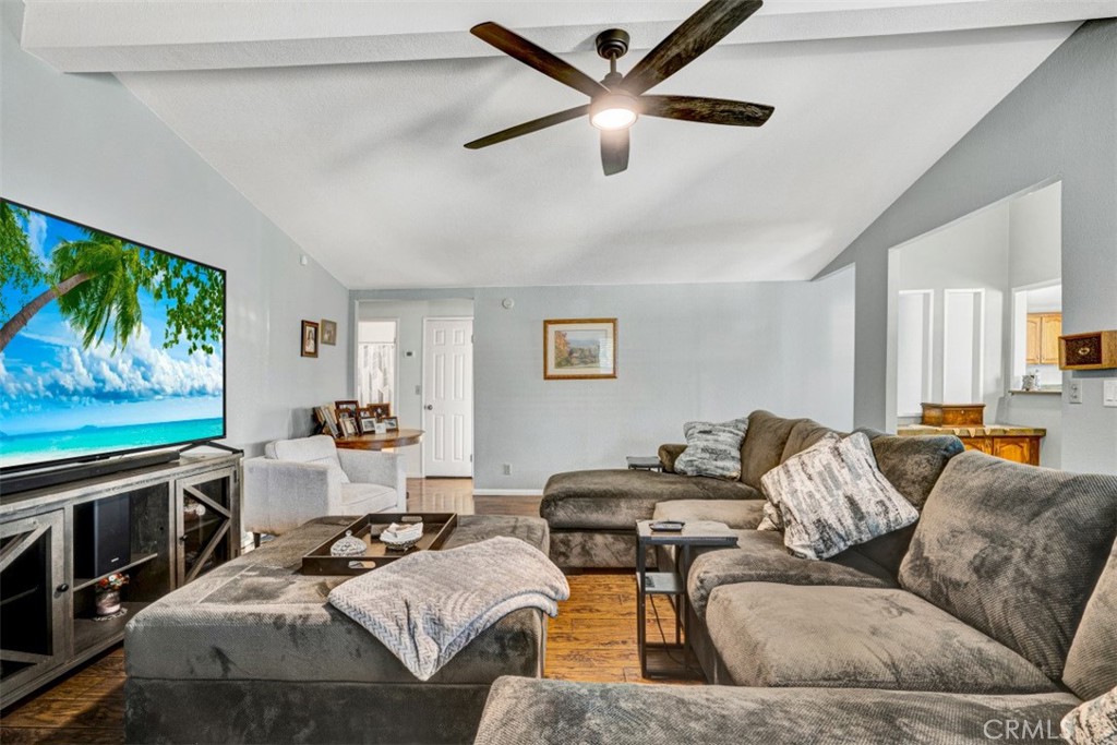 2952 2952 Peach Tree