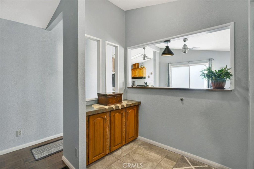 2952 2952 Peach Tree