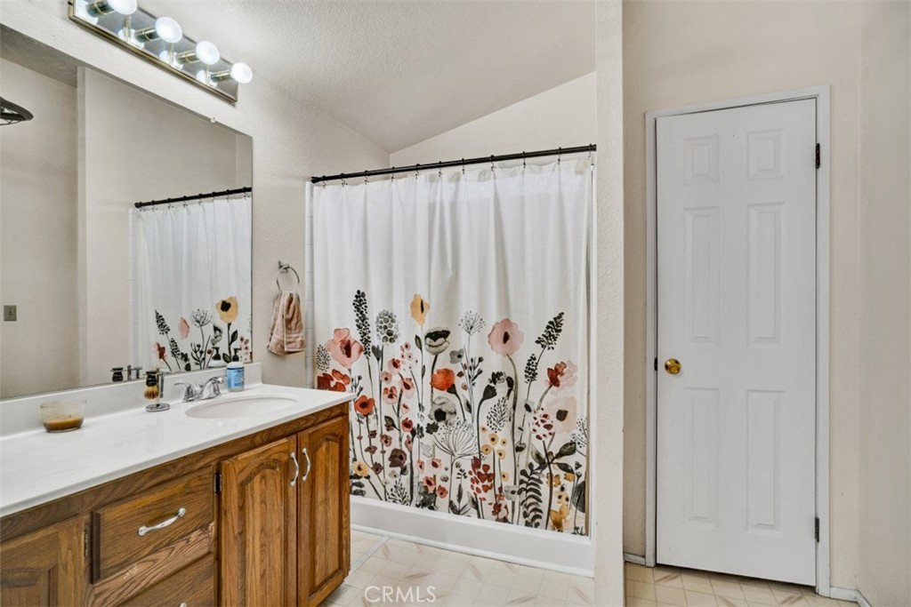 2952 2952 Peach Tree