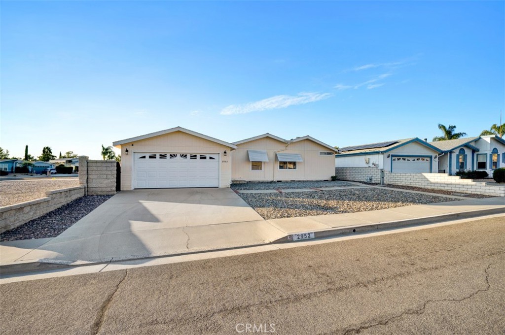 2952 2952 Peach Tree