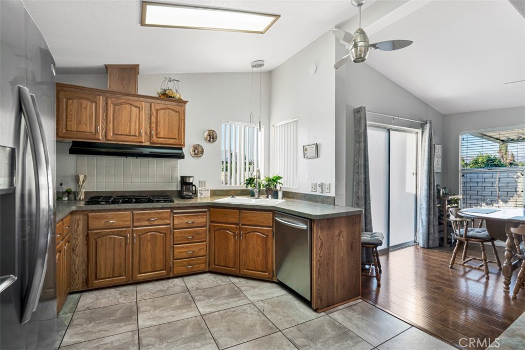 2952 2952 Peach Tree