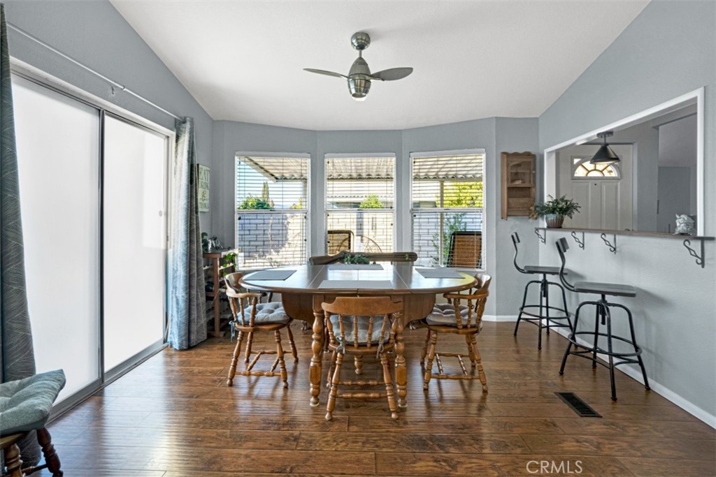 2952 2952 Peach Tree