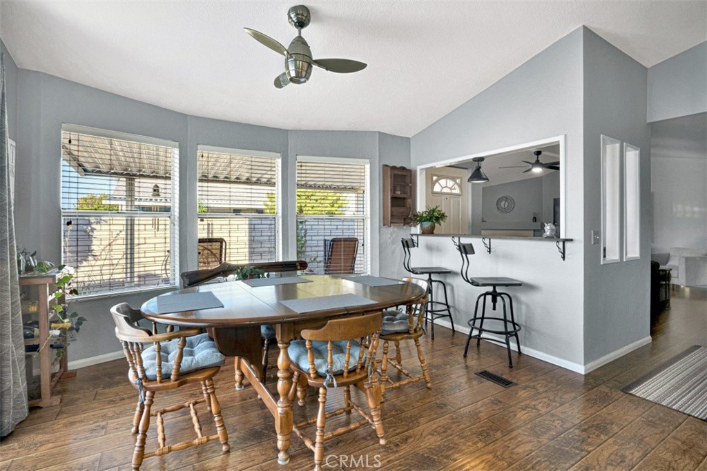 2952 2952 Peach Tree