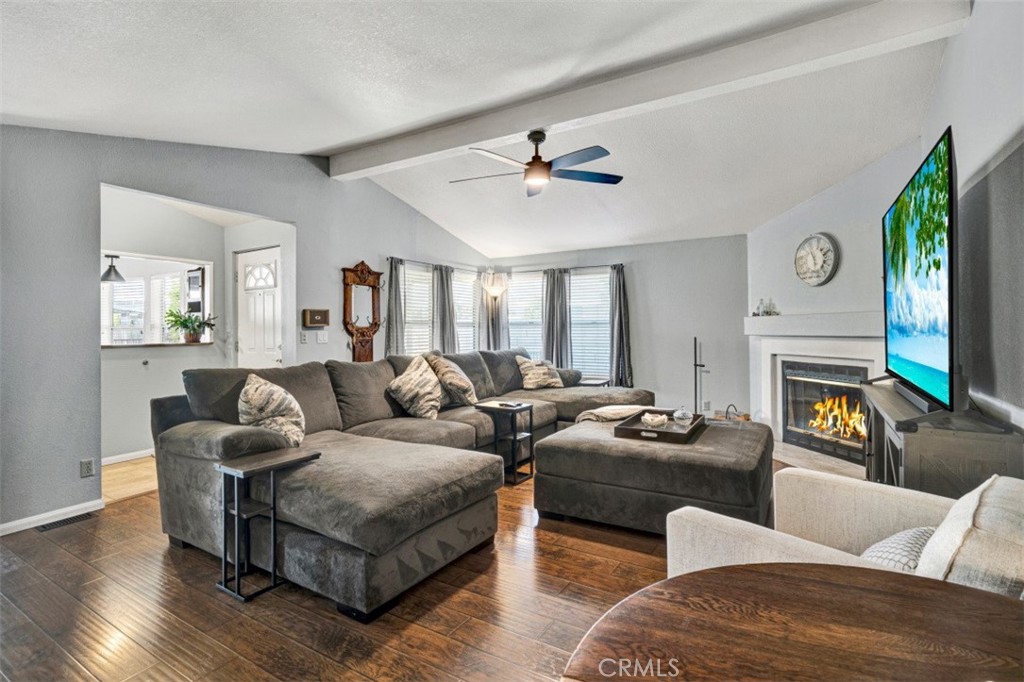 2952 2952 Peach Tree