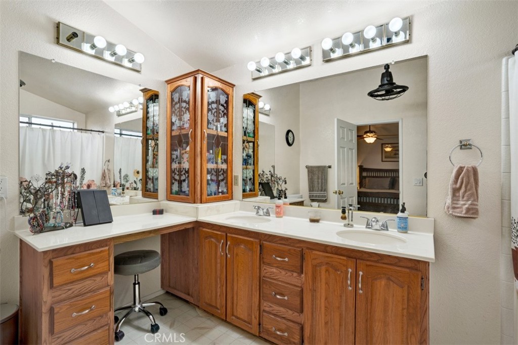 2952 2952 Peach Tree