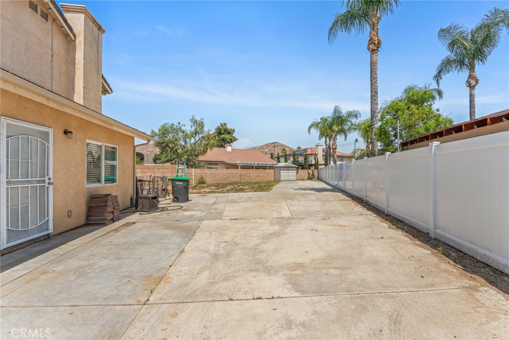 669 Liverpool Street