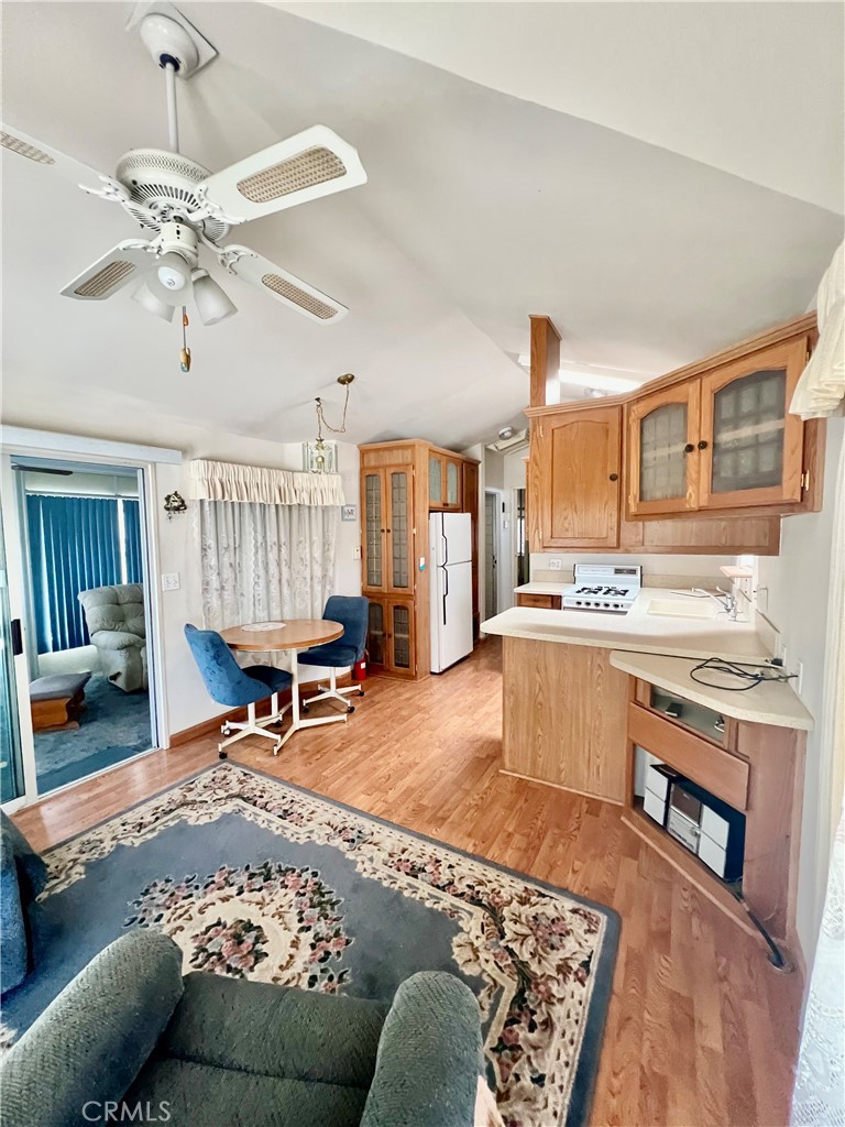 1295 1295 S Cawston 496