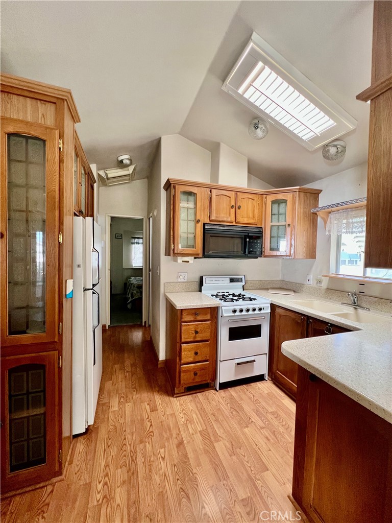 1295 1295 S Cawston 496