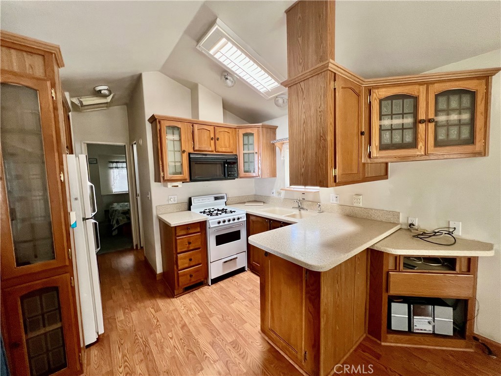 1295 1295 S Cawston 496