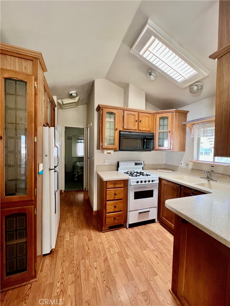 1295 1295 S Cawston 496