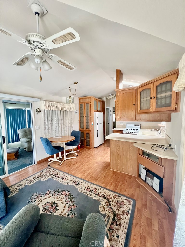 1295 1295 S Cawston 496