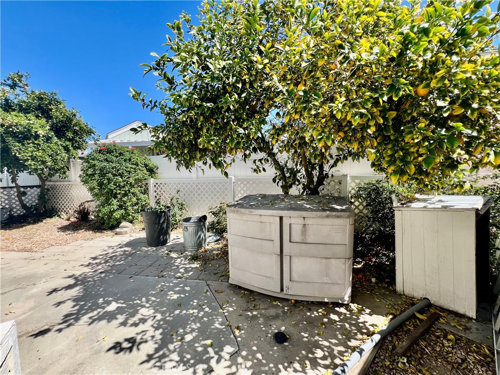 1295 1295 S Cawston 496