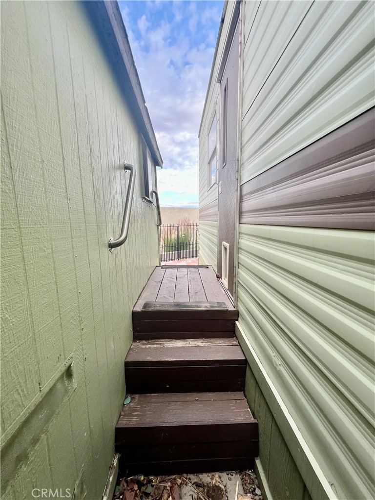 1295 S Cawston 75