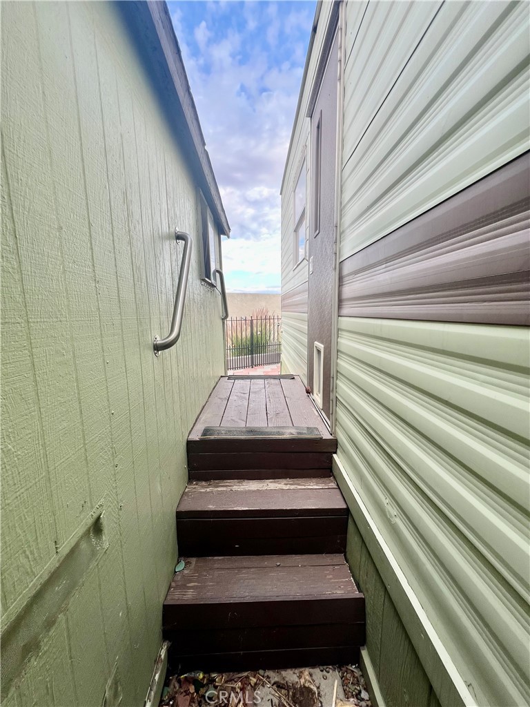 1295 S Cawston 75