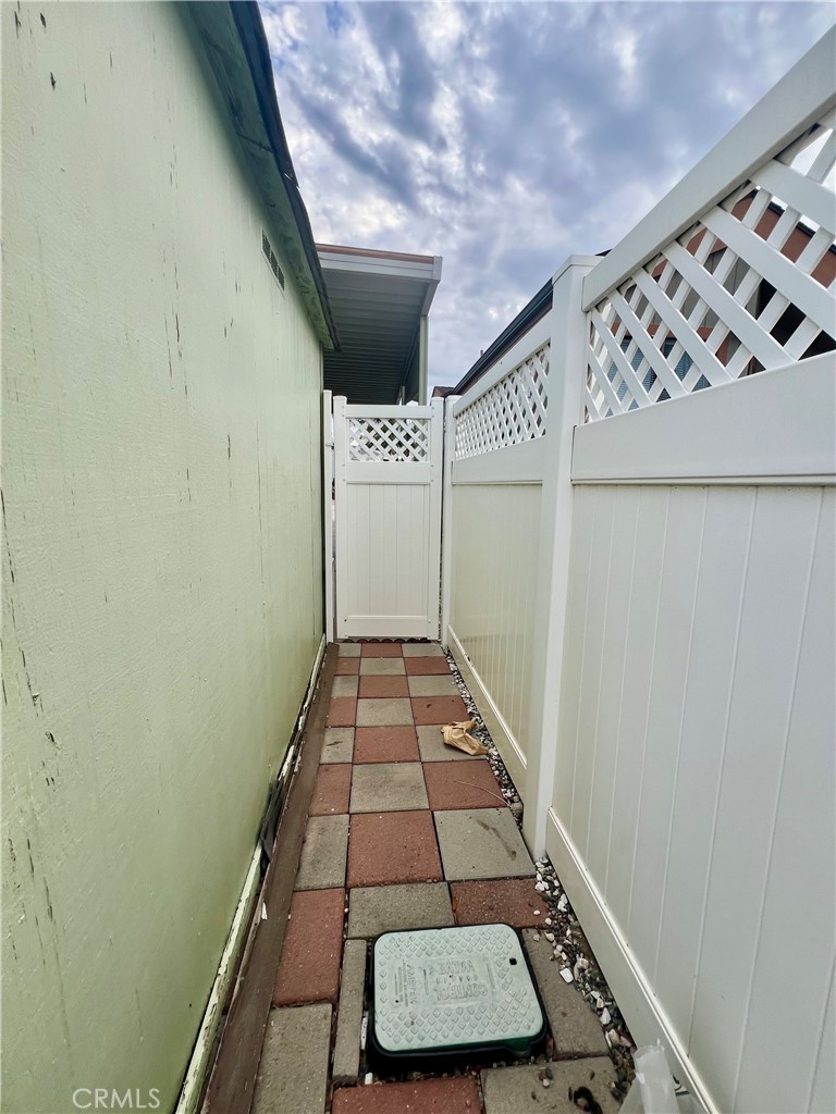1295 S Cawston 75