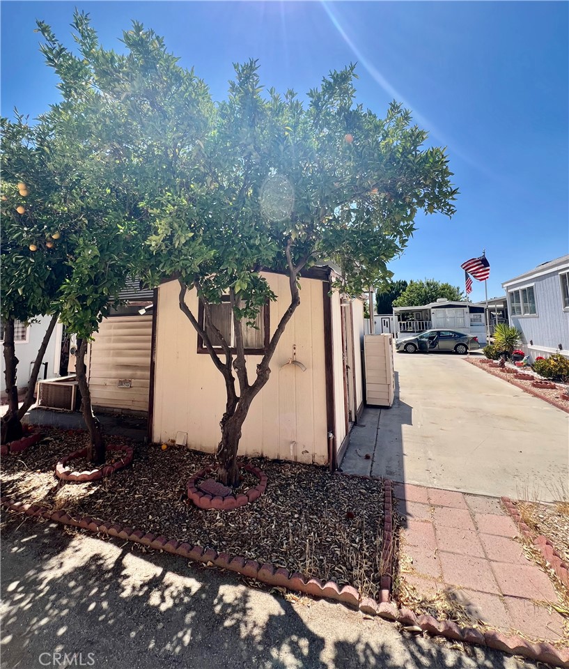 1239 Frontier Avenue