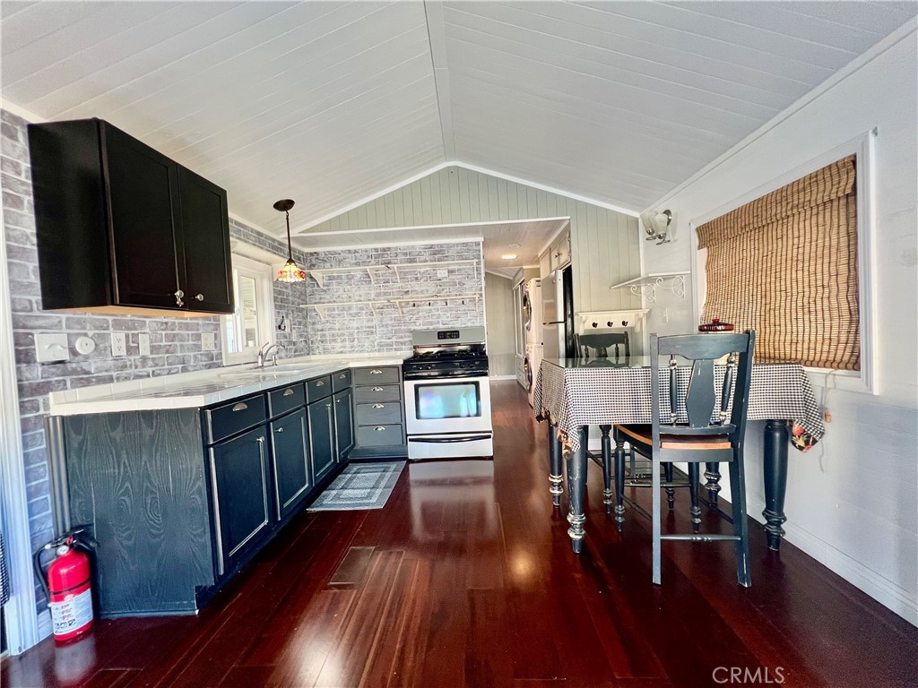 1295 S Cawston Avenue 249