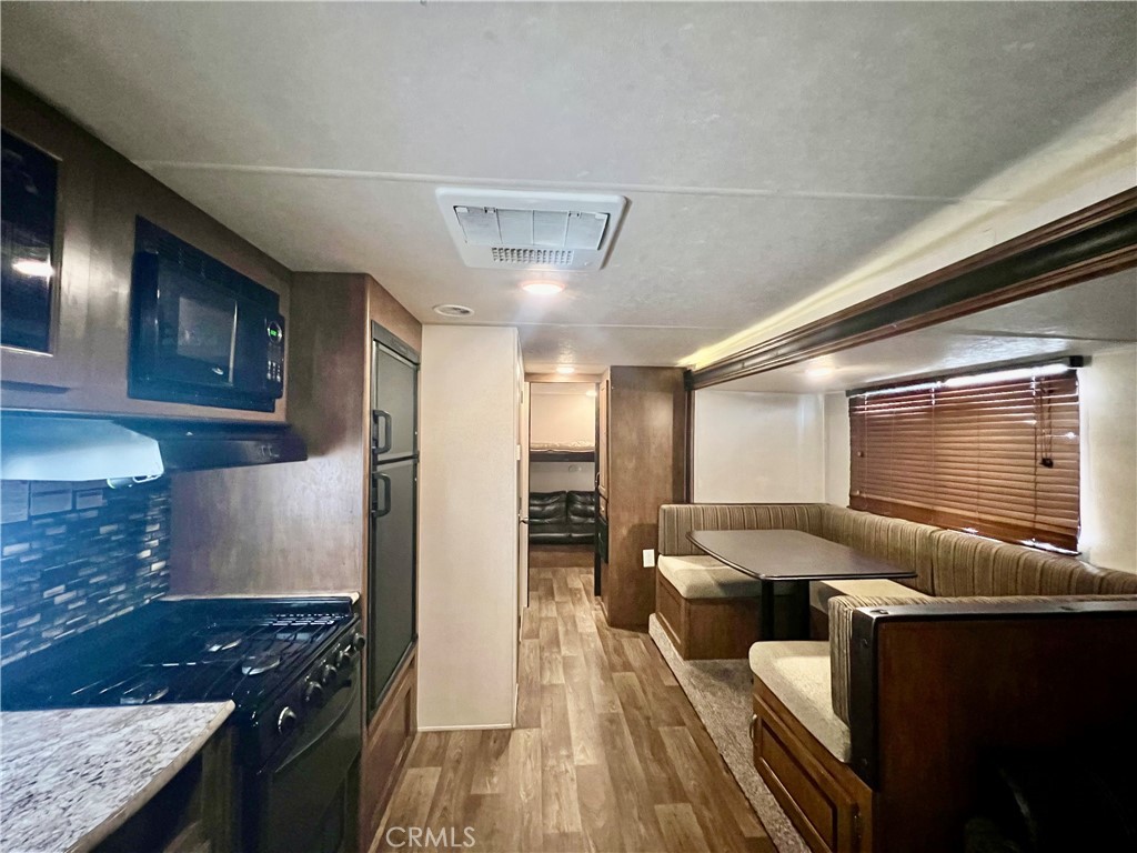 1295 S Cawston Avenue