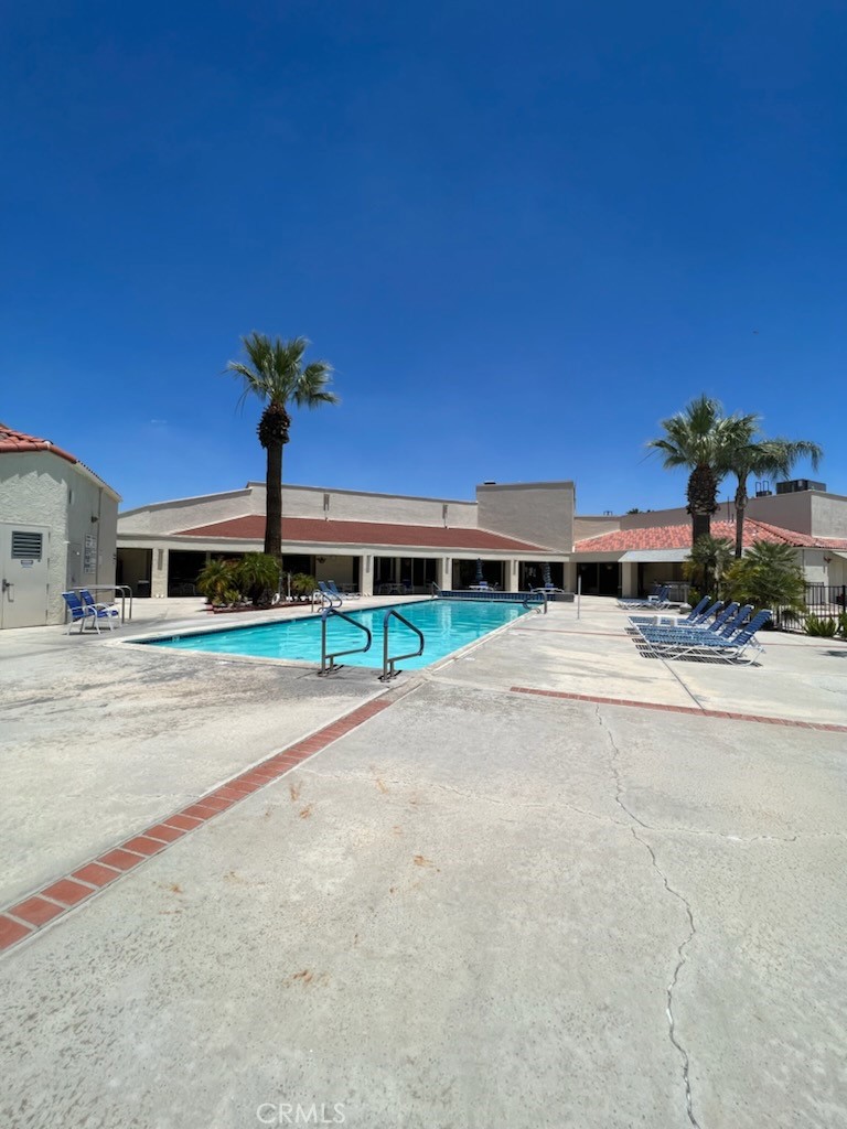 1295 S Cawston Avenue