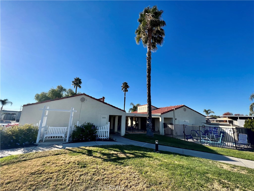 1295 S Cawston Avenue