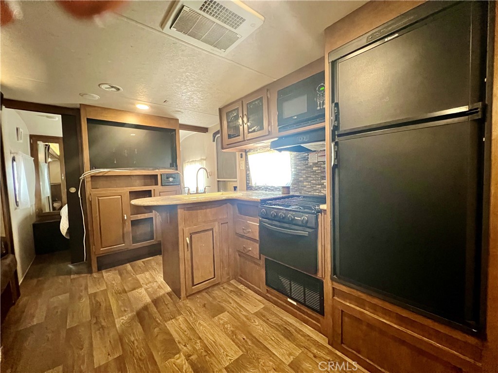 1295 S Cawston Avenue