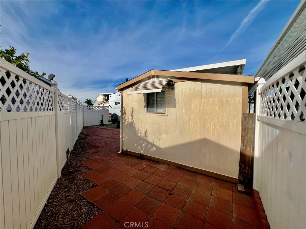 1295 S Cawston Avenue