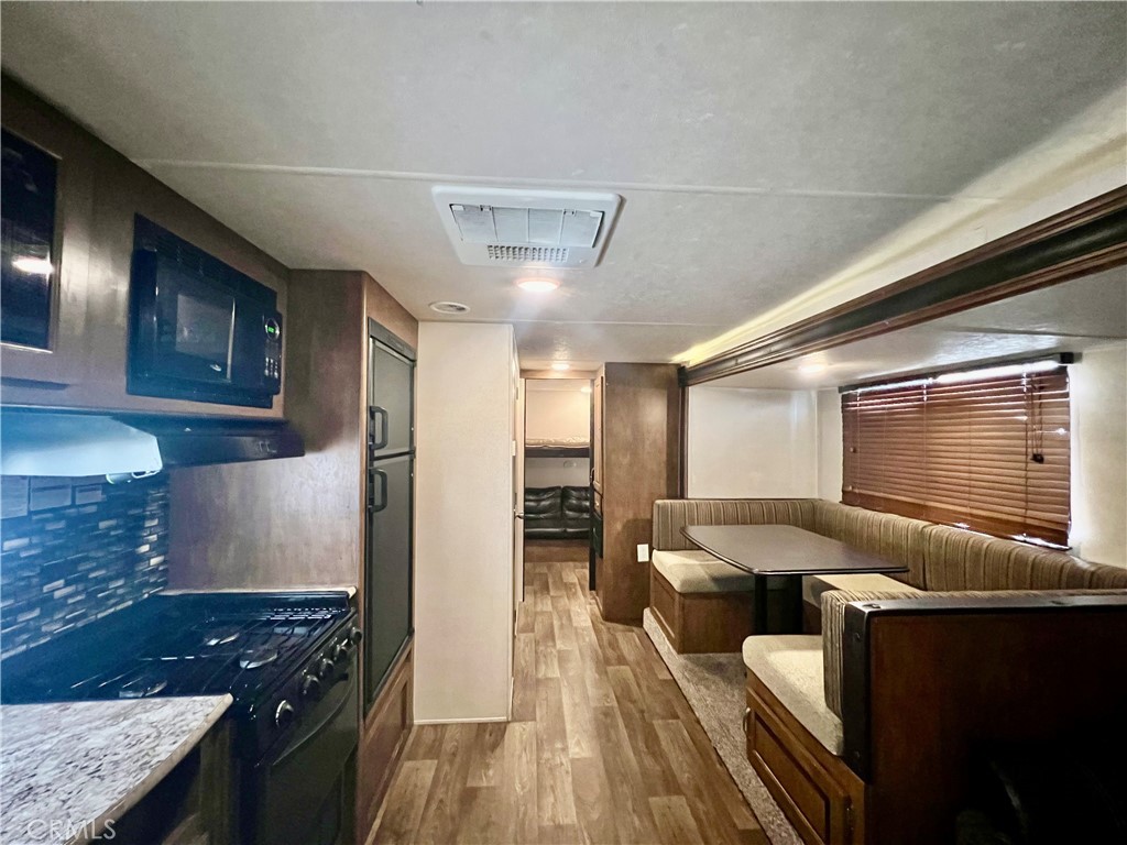 1295 S Cawston Avenue