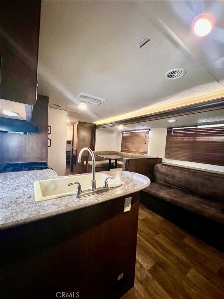 1295 S Cawston Avenue