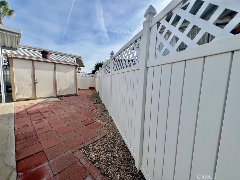 1295 S Cawston Avenue