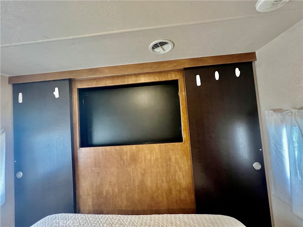 1295 S Cawston Avenue