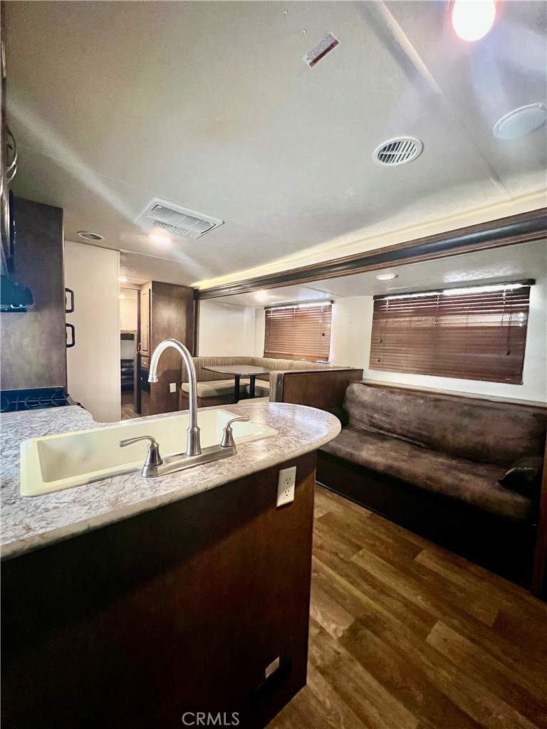 1295 S Cawston Avenue