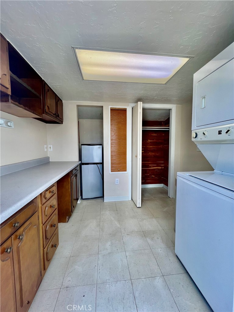 1295 S Cawston Avenue