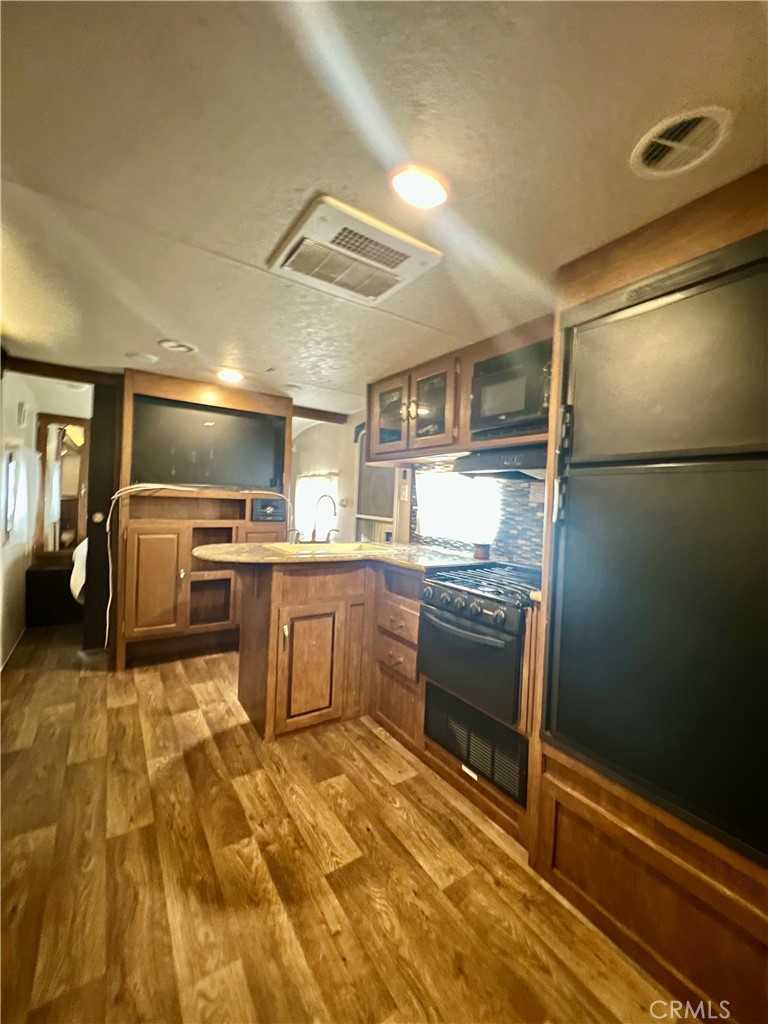 1295 S Cawston Avenue