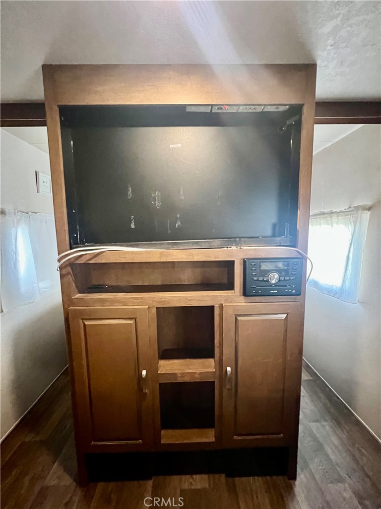 1295 S Cawston Avenue