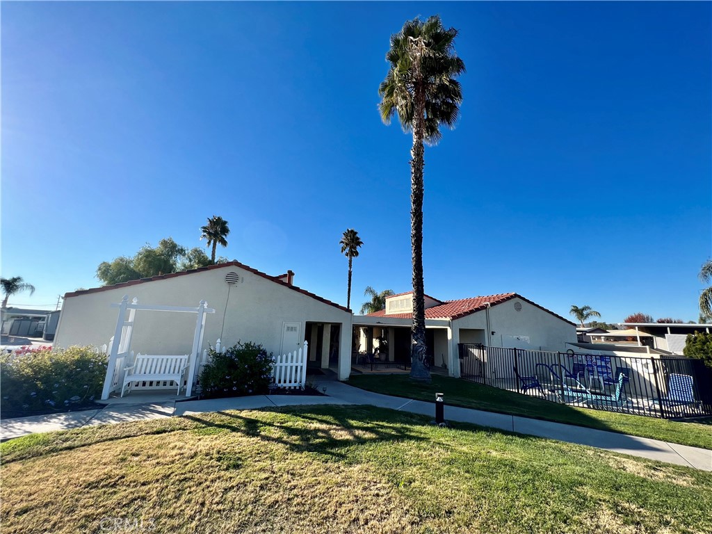 1295 S Cawston Avenue