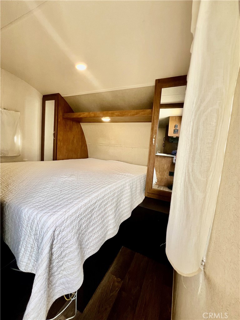 1295 S Cawston Avenue