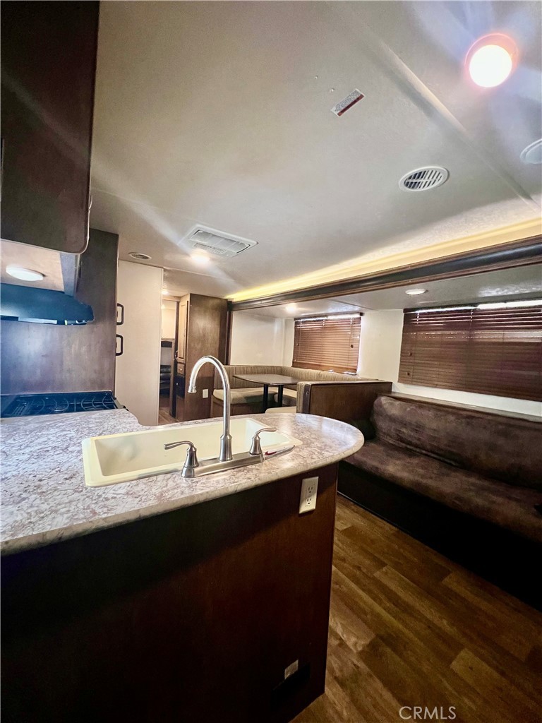 1295 S Cawston Avenue