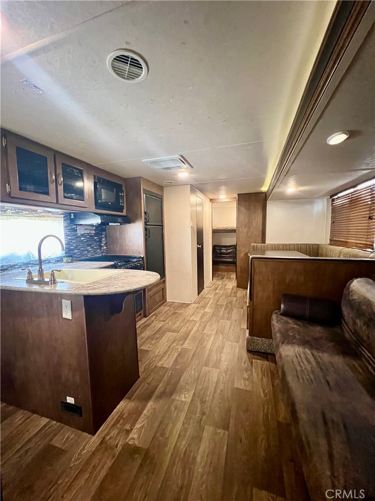 1295 S Cawston Avenue