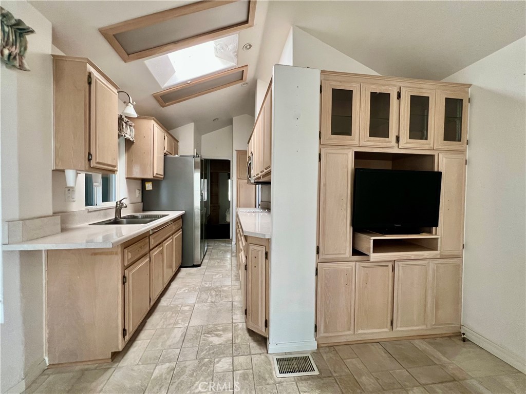 1295 S Cawston 429