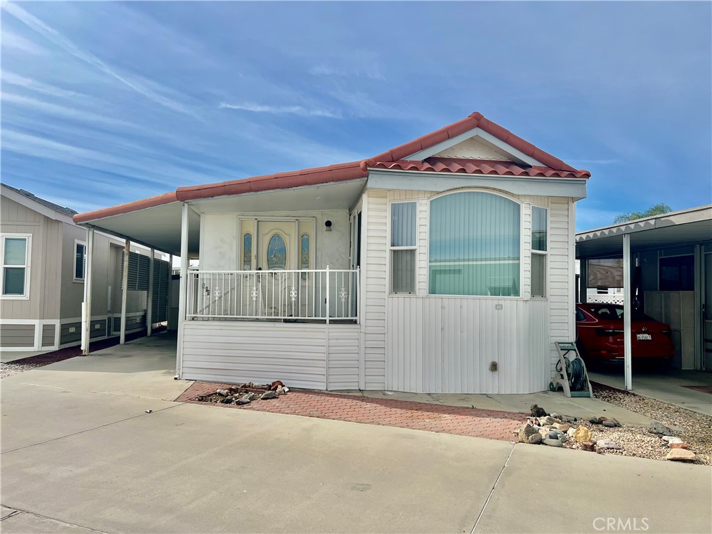 1295 S Cawston 429