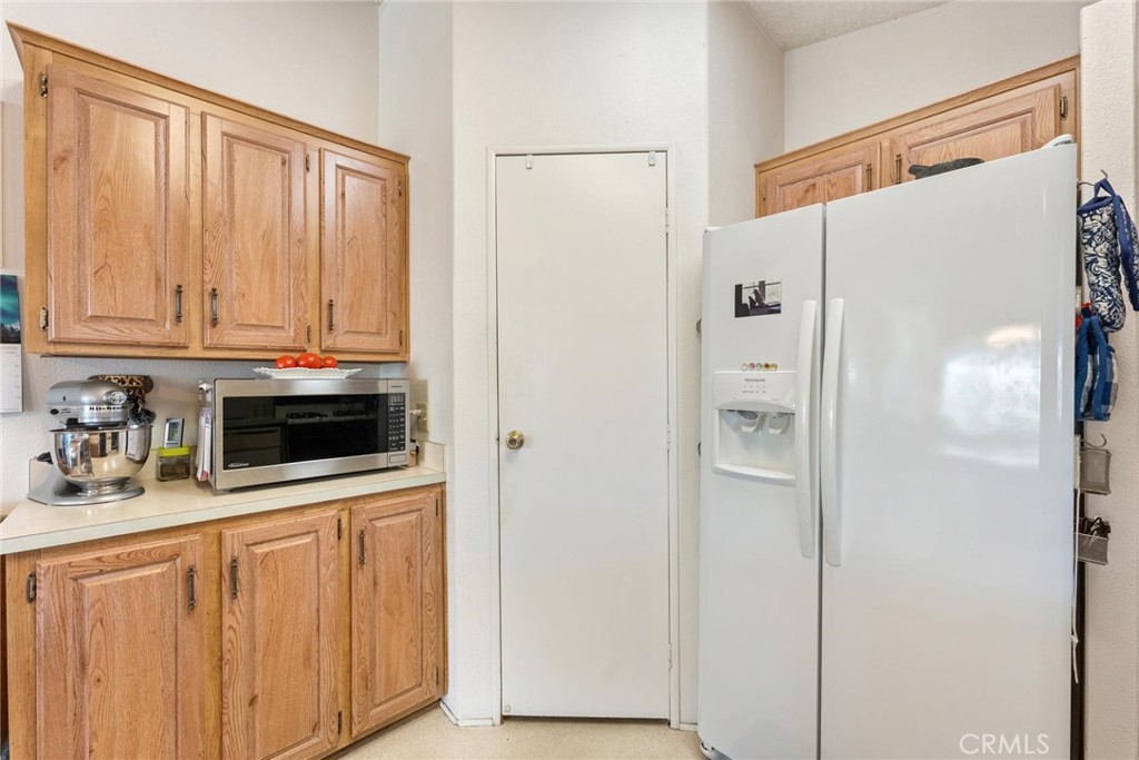 530 W Devonshire Avenue 23