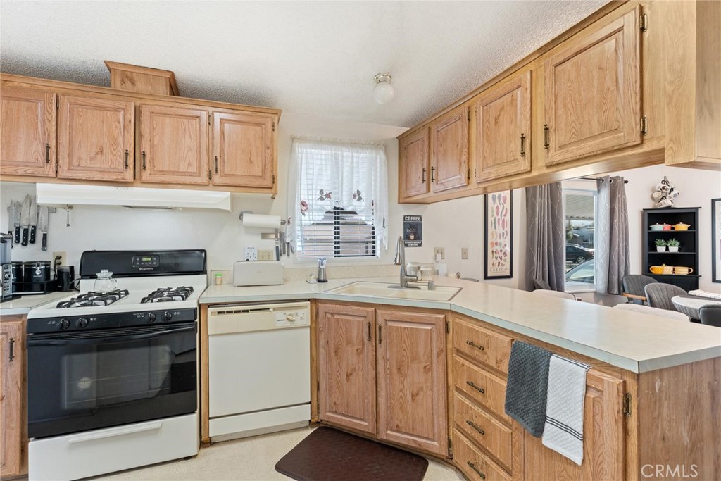 530 W Devonshire Avenue 23