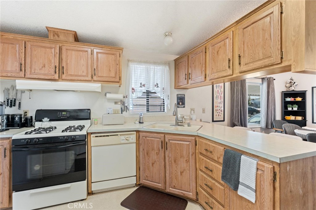 530 W Devonshire Avenue 23