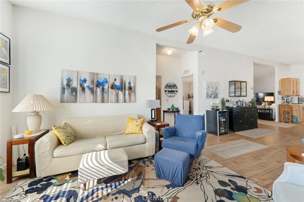 530 W Devonshire Avenue 23