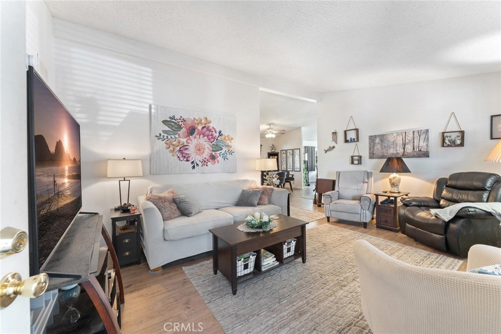 530 W Devonshire Avenue 23