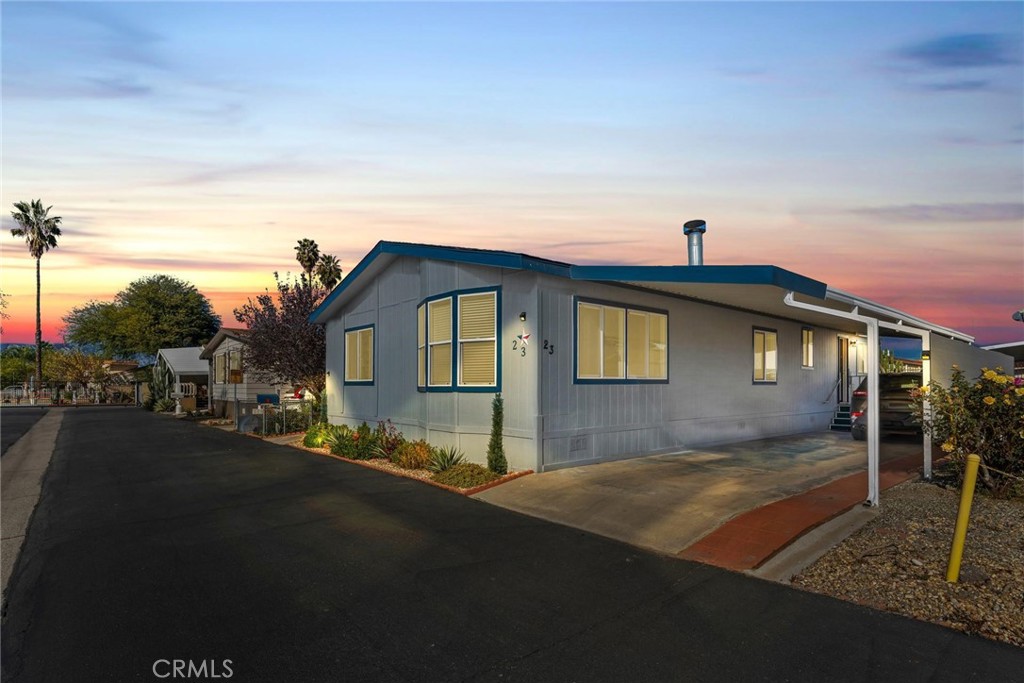 530 W Devonshire Avenue 23