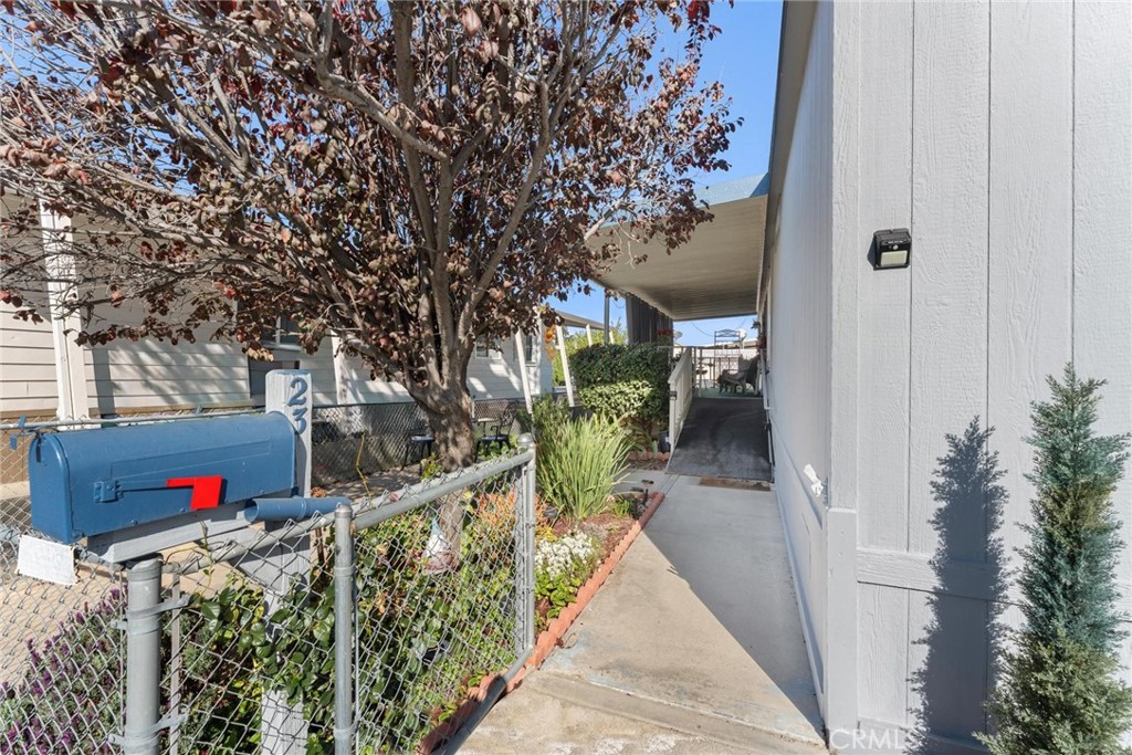 530 W Devonshire Avenue 23