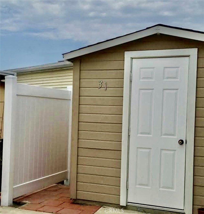 1295 S Cawston Avenue