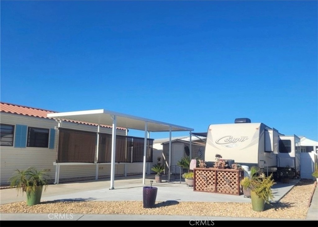 1295 S Cawston Avenue