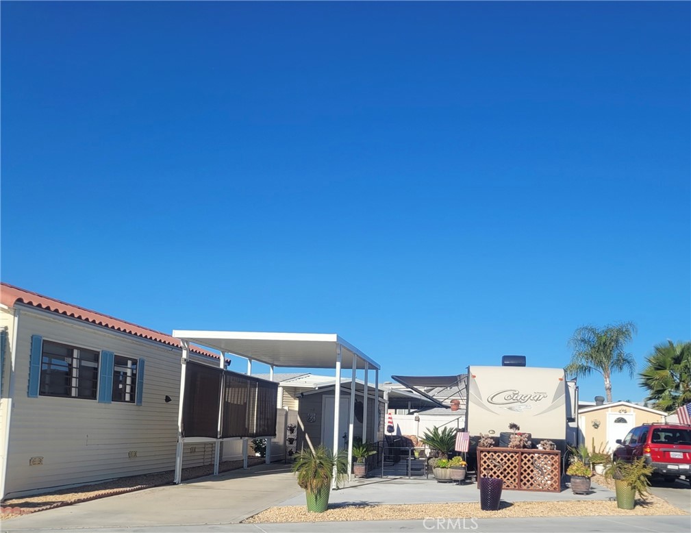 1295 S Cawston Avenue